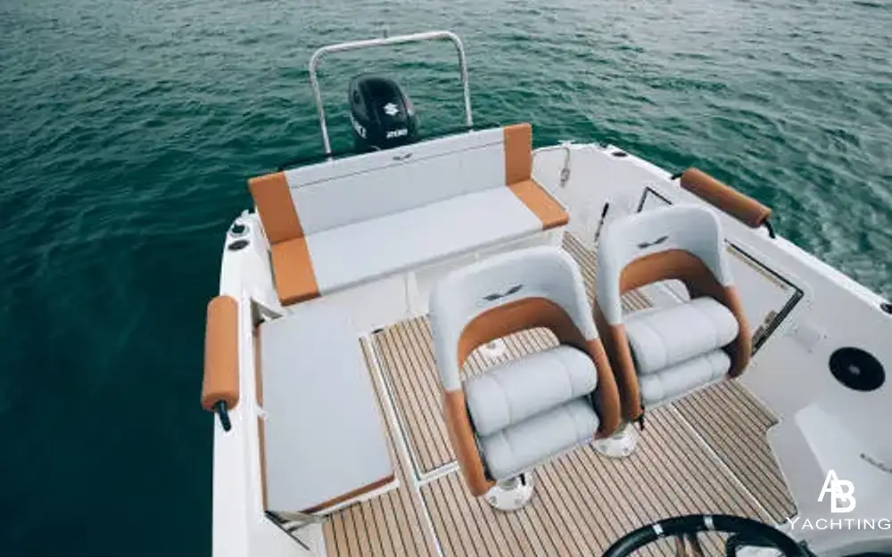 slider 1 Beneteau Flyer 7 SUNdeck