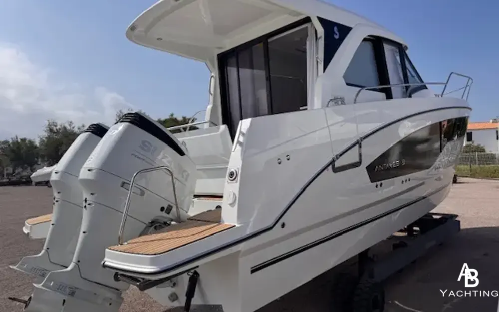 slider 1 Beneteau Antares Serie 9