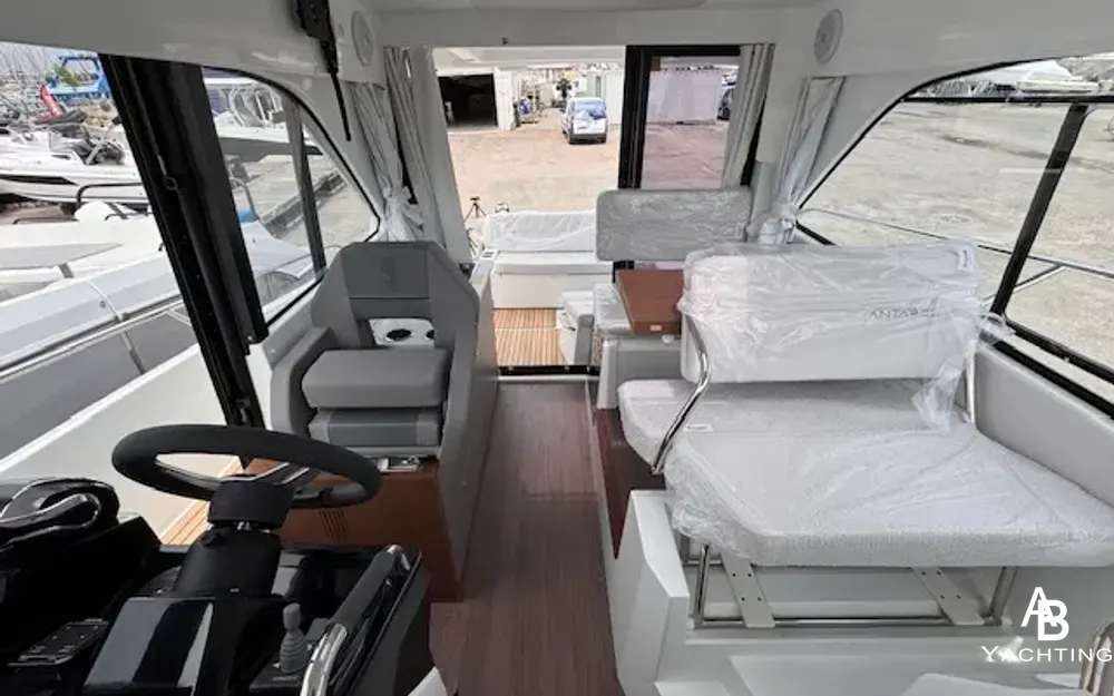 slider 7 Beneteau Antares Serie 9