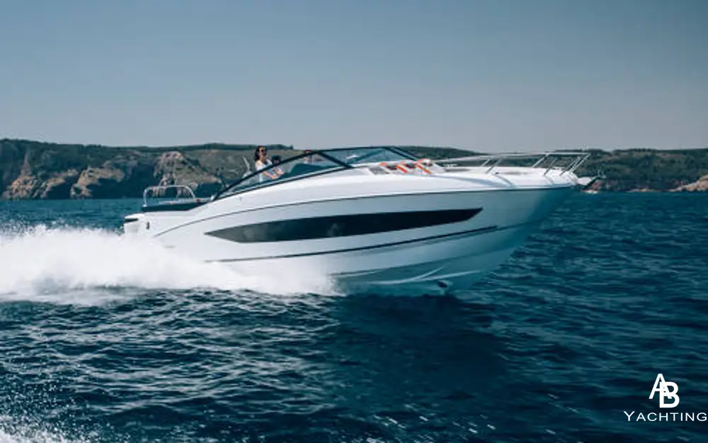 slider 1 Beneteau Flyer 10