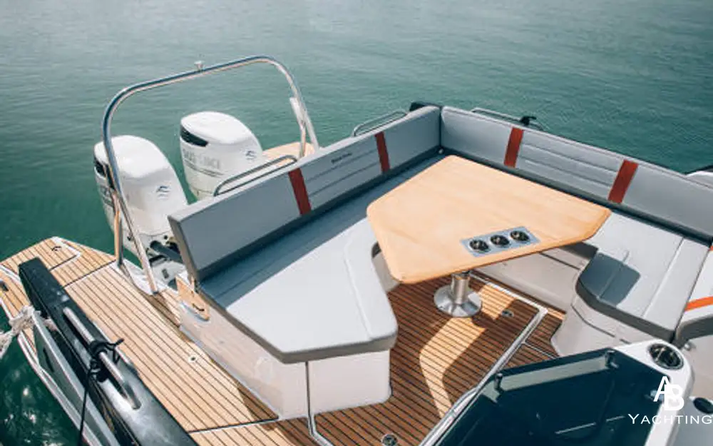 slider 2 Beneteau Flyer 10