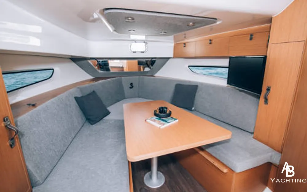 slider 4 Beneteau Flyer 10