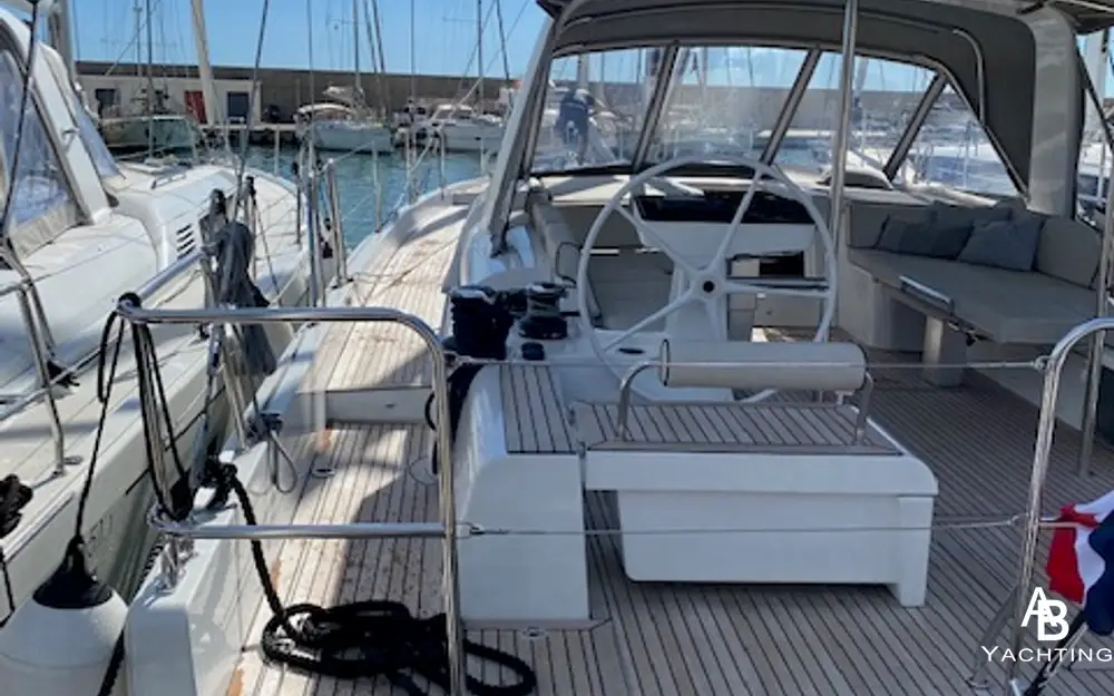 slider 1 Beneteau Oceanis 54