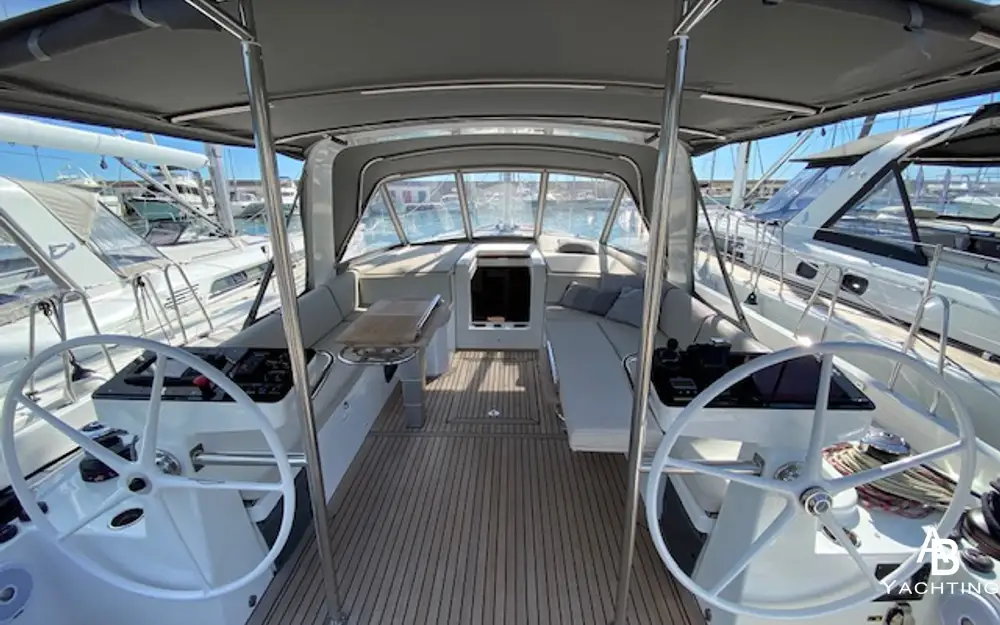 slider 3 Beneteau Oceanis 54