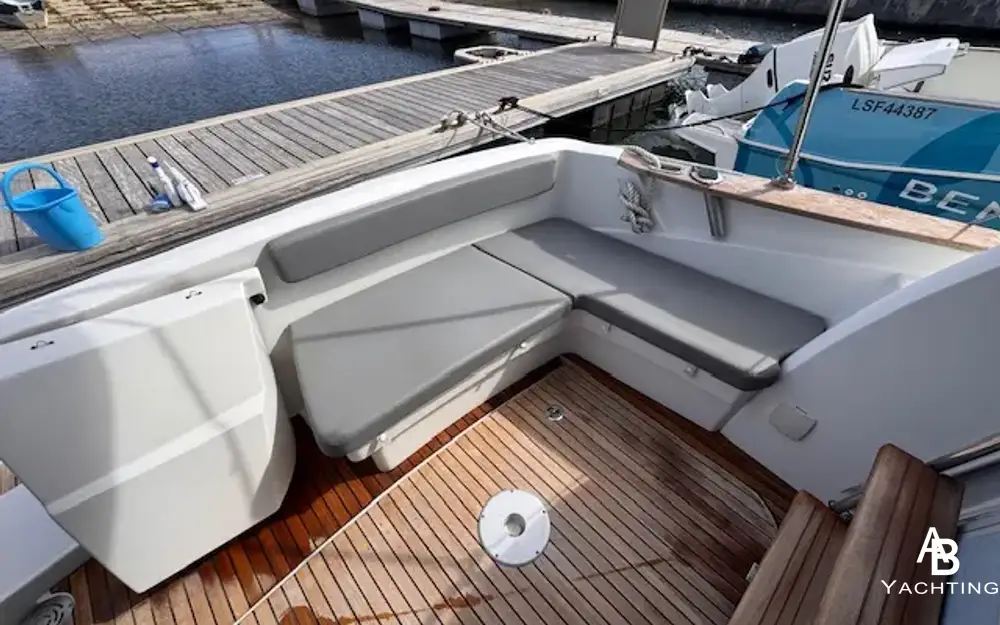 slider 2 Beneteau Antares 30 Fly