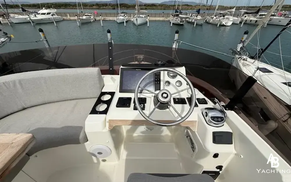 slider 10 Beneteau Swift Trawler 35