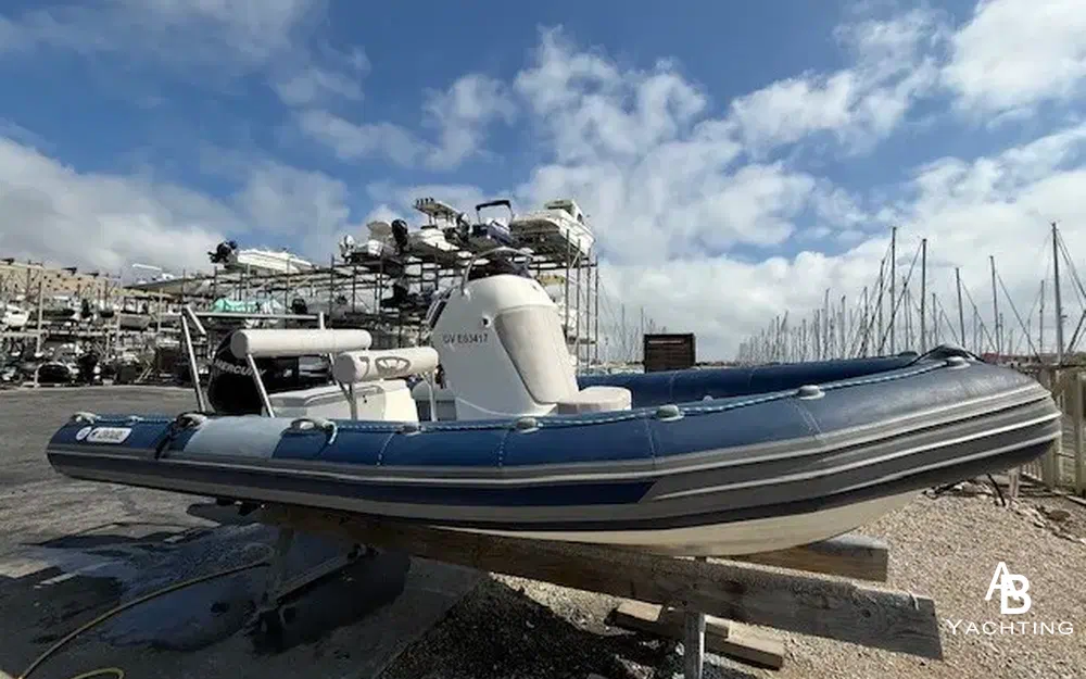 slider 1 Sting Ray Marine Centaure 5.8