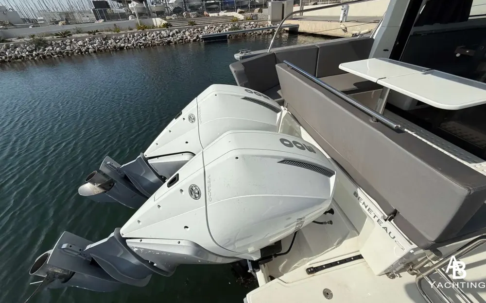 slider 12 Beneteau Antares 11 OB