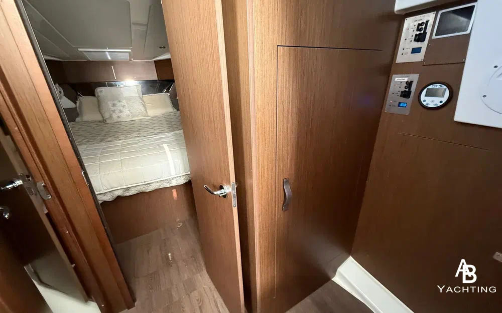 slider 17 Beneteau Antares 11