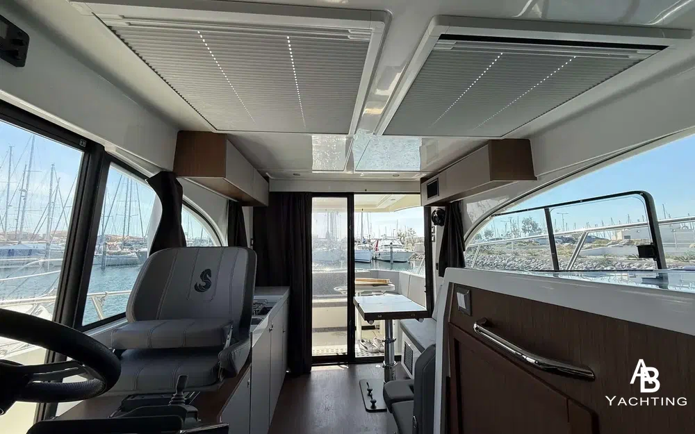 slider 4 Beneteau Antares 11