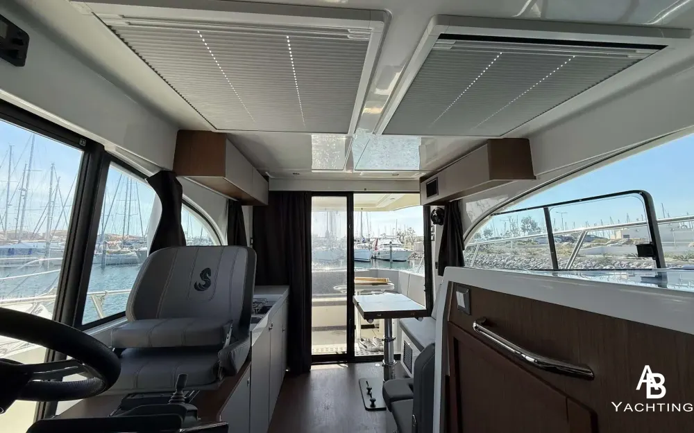 slider 4 Beneteau Antares 11 OB