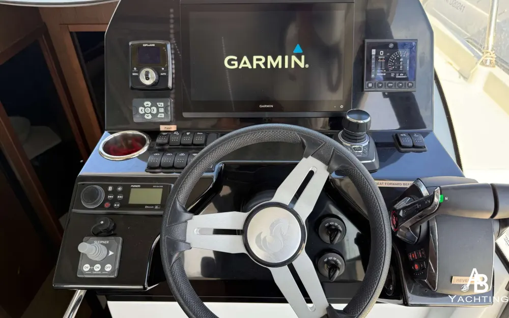 slider 8 Beneteau Antares 11 OB