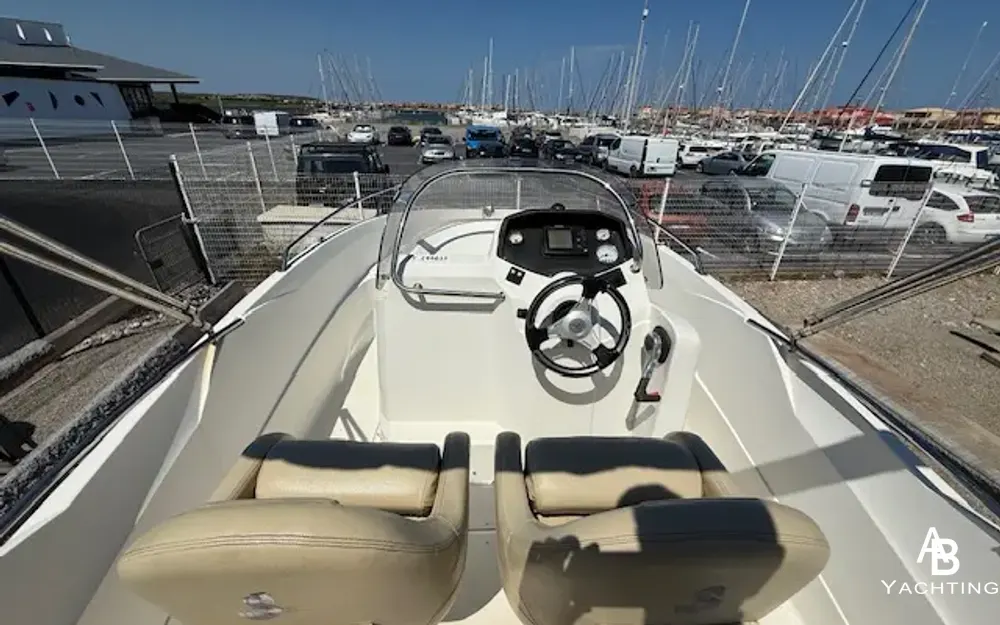 slider 4 Beneteau Flyer 550 Open