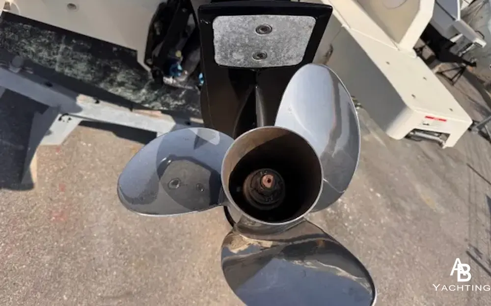 slider 3 Quicksilver Activ 705 Pilothouse