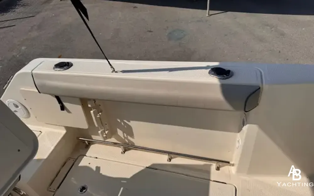 slider 4 Quicksilver Activ 705 Pilothouse