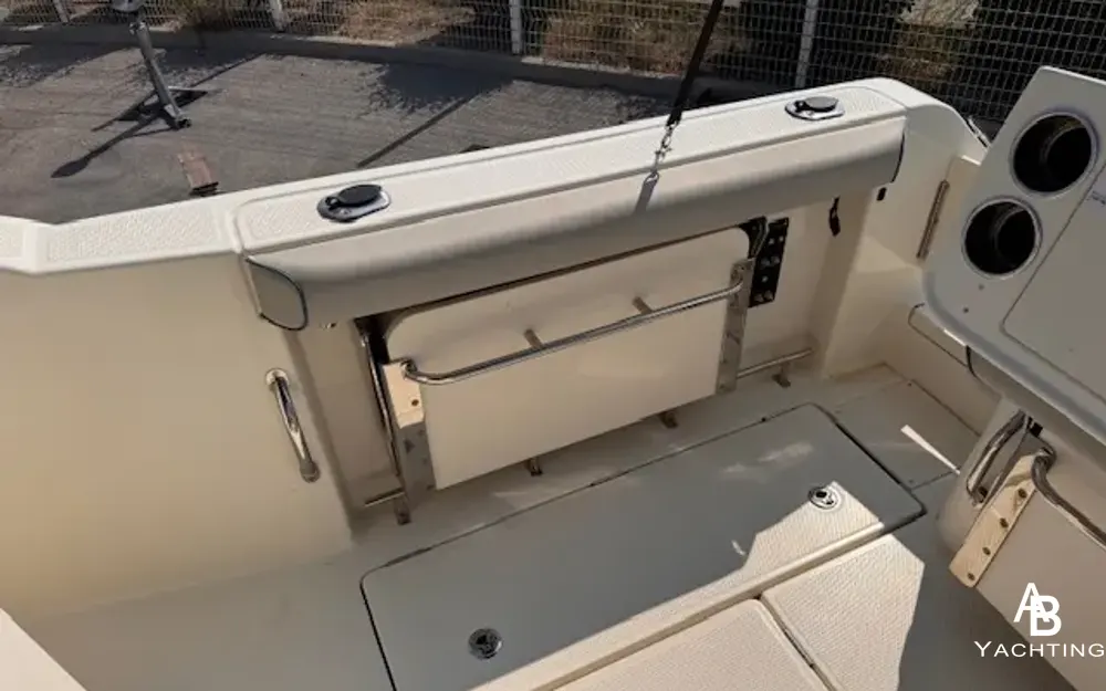 slider 5 Quicksilver Activ 705 Pilothouse
