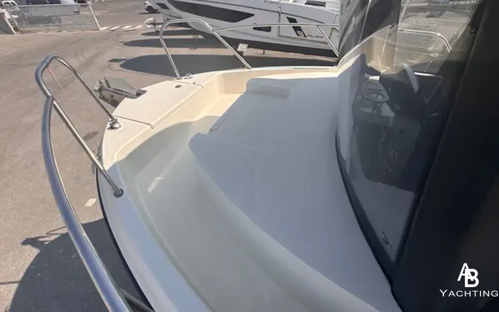 slider 6 Quicksilver Activ 705 Pilothouse