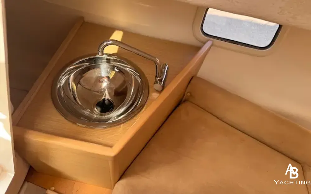 slider 11 B2 Marine Cap Ferret 652Cabin Cruiser
