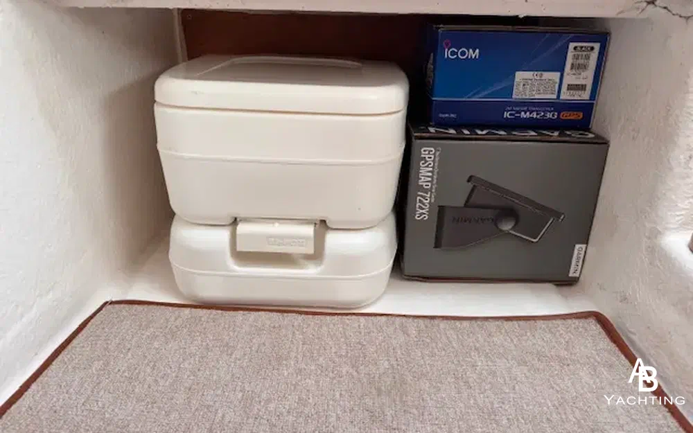 slider 13 B2 Marine Cap Ferret 652