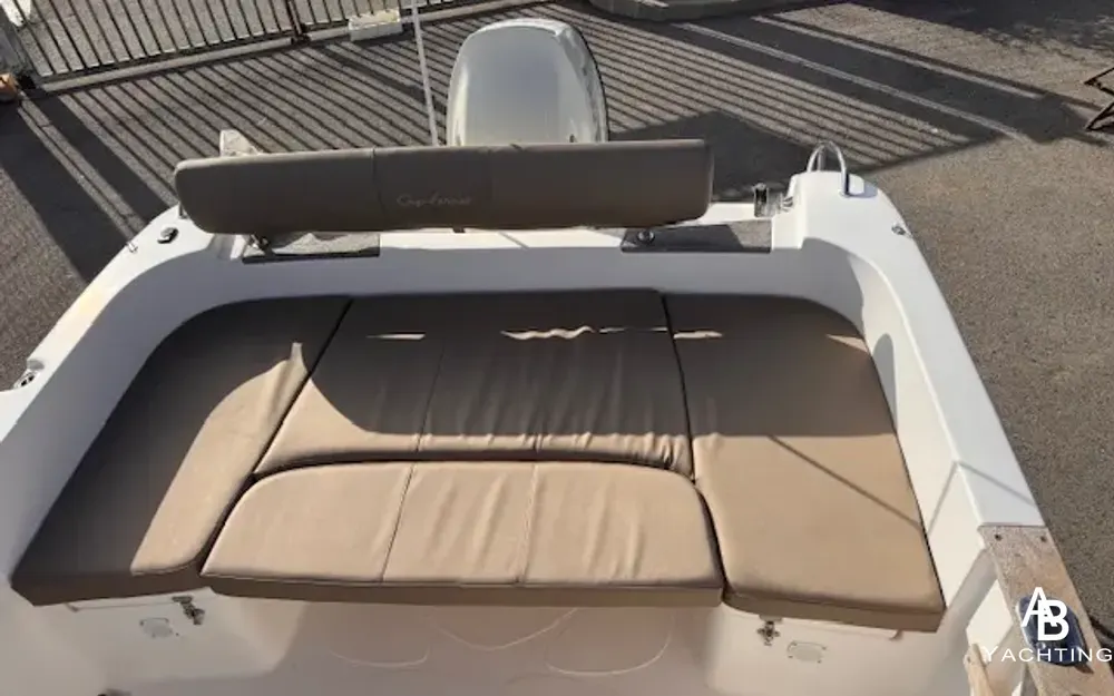 slider 8 B2 Marine Cap Ferret 652Cabin Cruiser