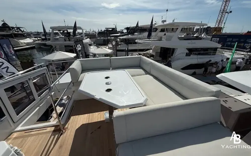slider 10 Aventura Catamarans Aventura 38