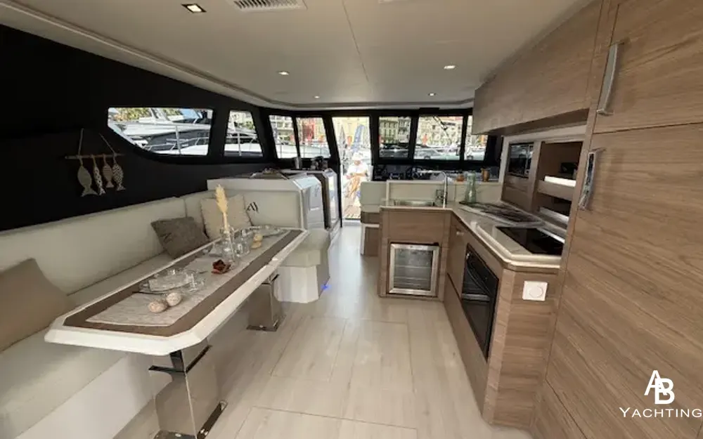 slider 1 Aventura Catamarans Aventura 38