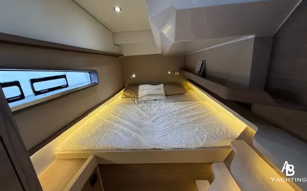 slider 7 Aventura Catamarans Aventura 38