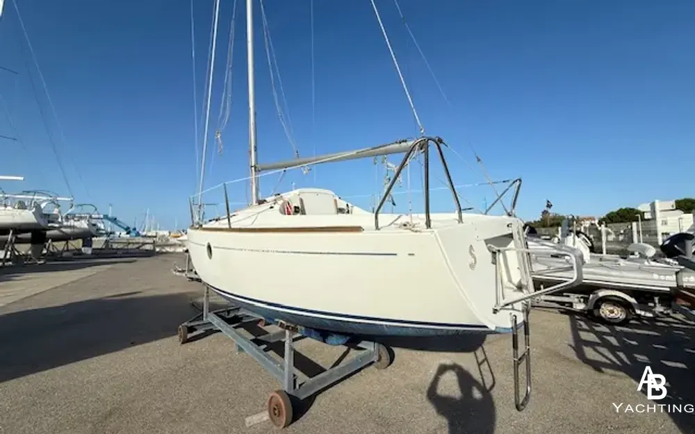 slider 1 Beneteau First 211