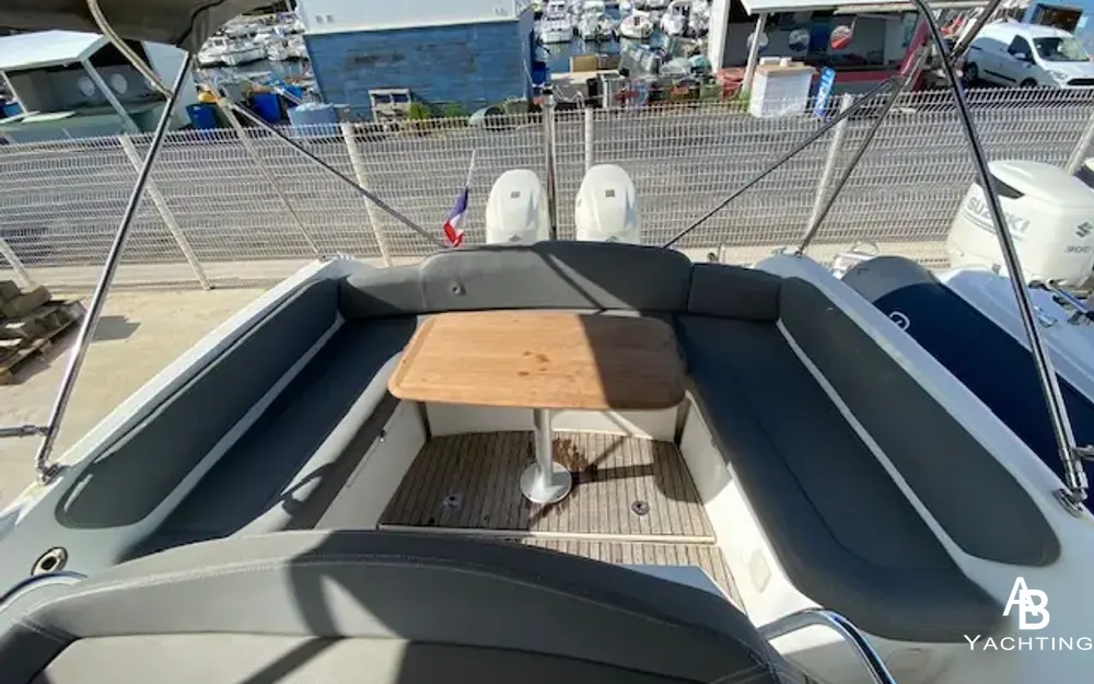 slider 5 Beneteau Flyer 850 Sun Deck