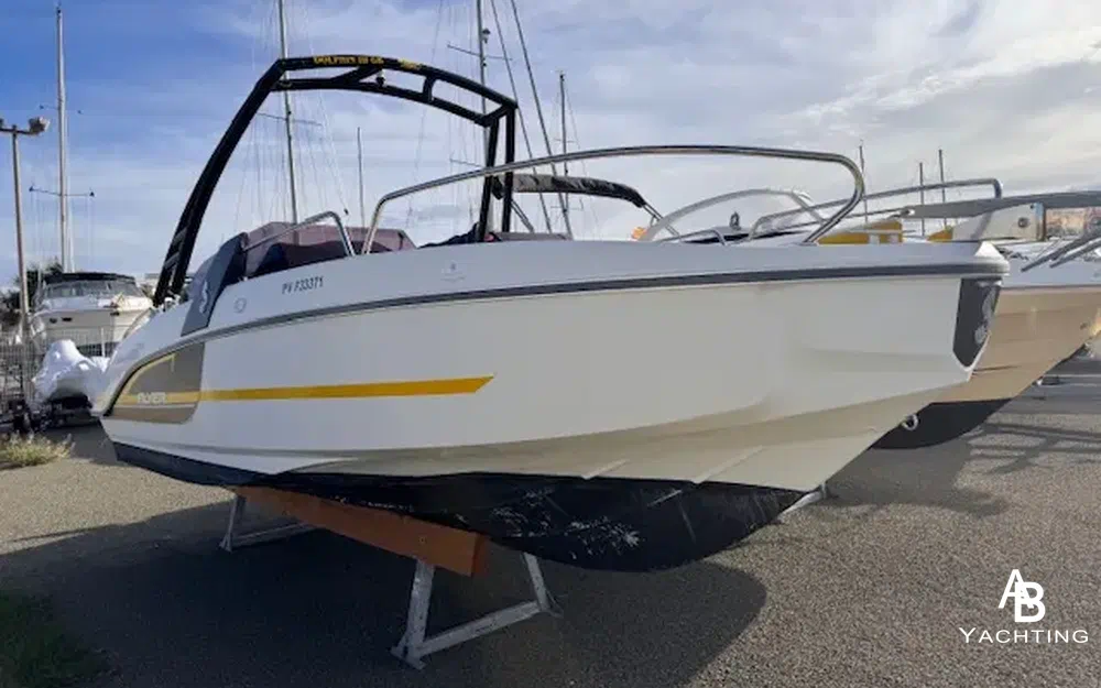 slider 1 Beneteau Flyer 6 SPORTdeck