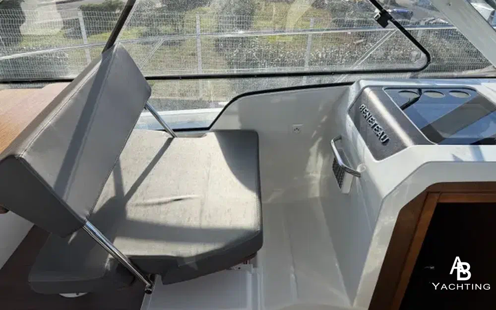 slider 8 Beneteau Antares 9 OB