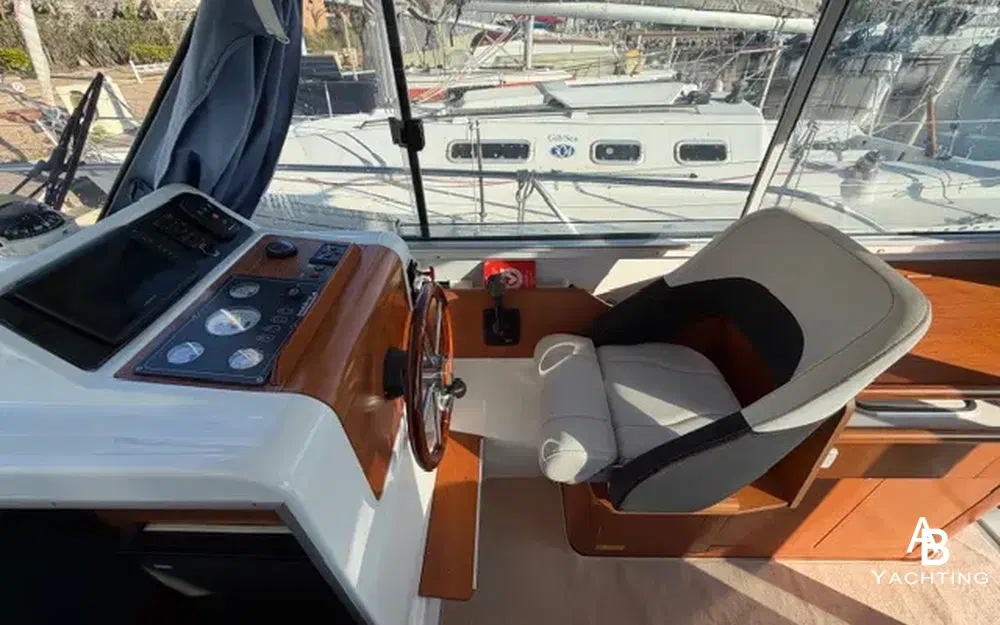 slider 8 Beneteau Antares 760