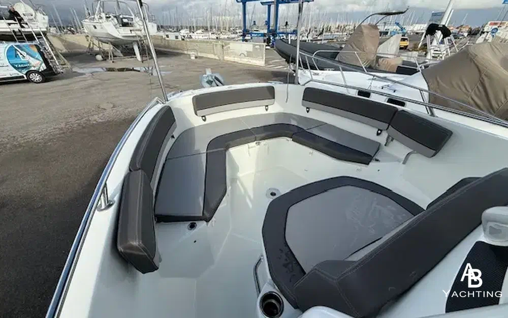 slider 17 Jeanneau Cap Camarat 7.5 CC