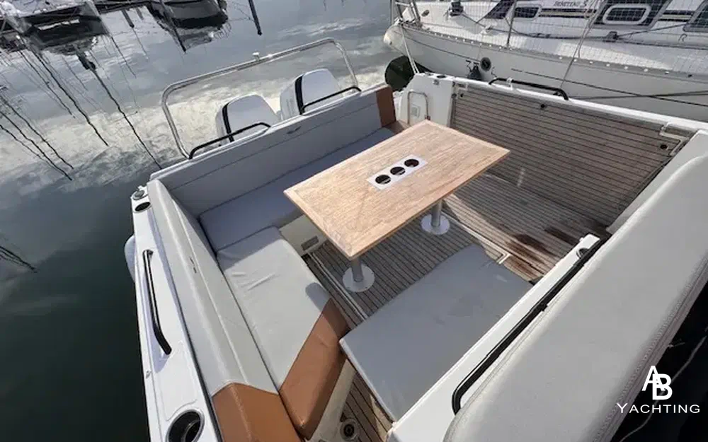 slider 1 Beneteau Flyer 9 Sundeck