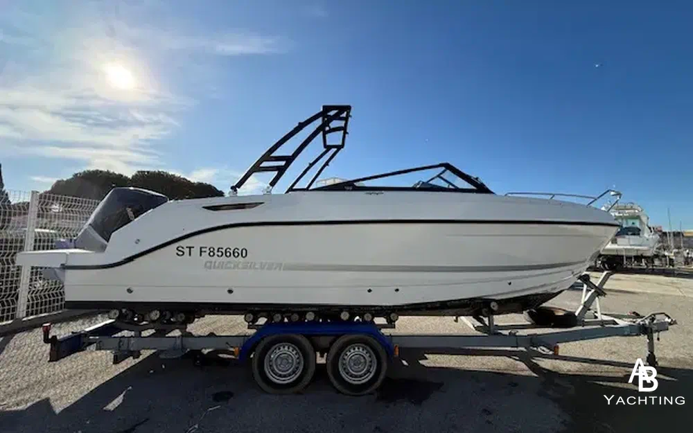 slider 1 Quicksilver Activ 755 Bowrider