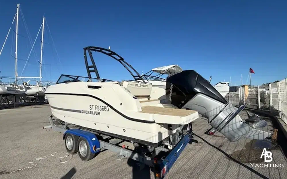 slider 2 Quicksilver Activ 755 Bowrider