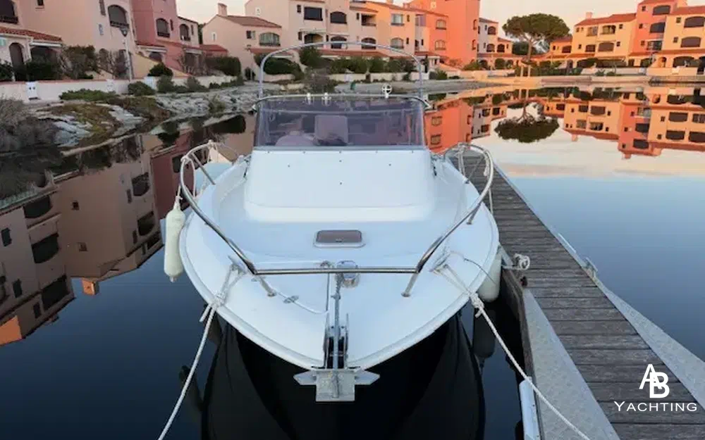 slider 1 B2 Marine Cap Ferret 652 Cabin Cruiser