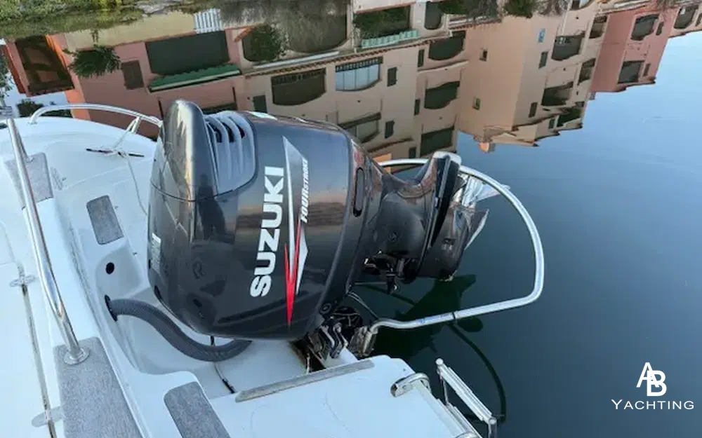 slider 3 B2 Marine Cap Ferret 652 Cabin Cruiser