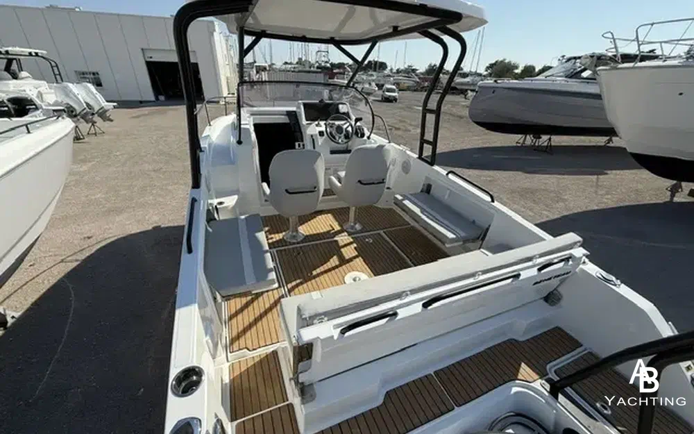 slider 1 Beneteau Flyer 8 SUNdeck V2