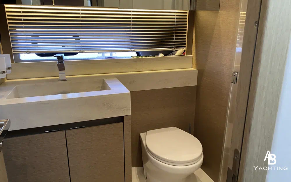 slider 9 Prestige Yachts 520 Fly