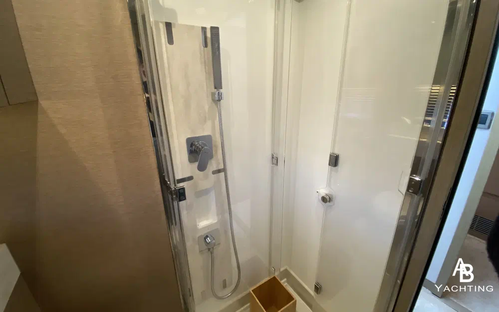 slider 10 Prestige Yachts 520 Fly