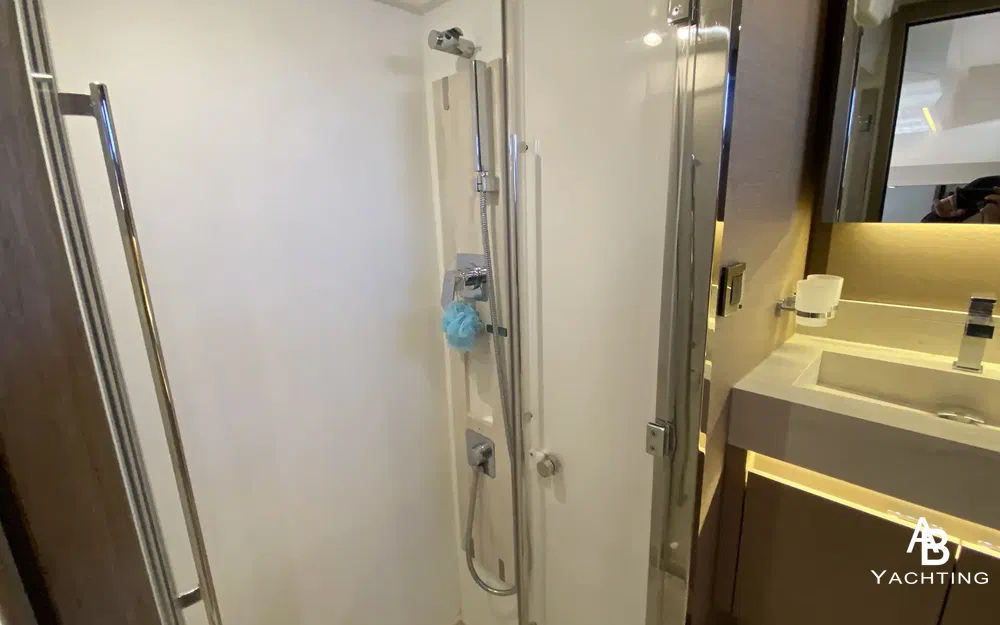 slider 16 Prestige Yachts 520 Fly