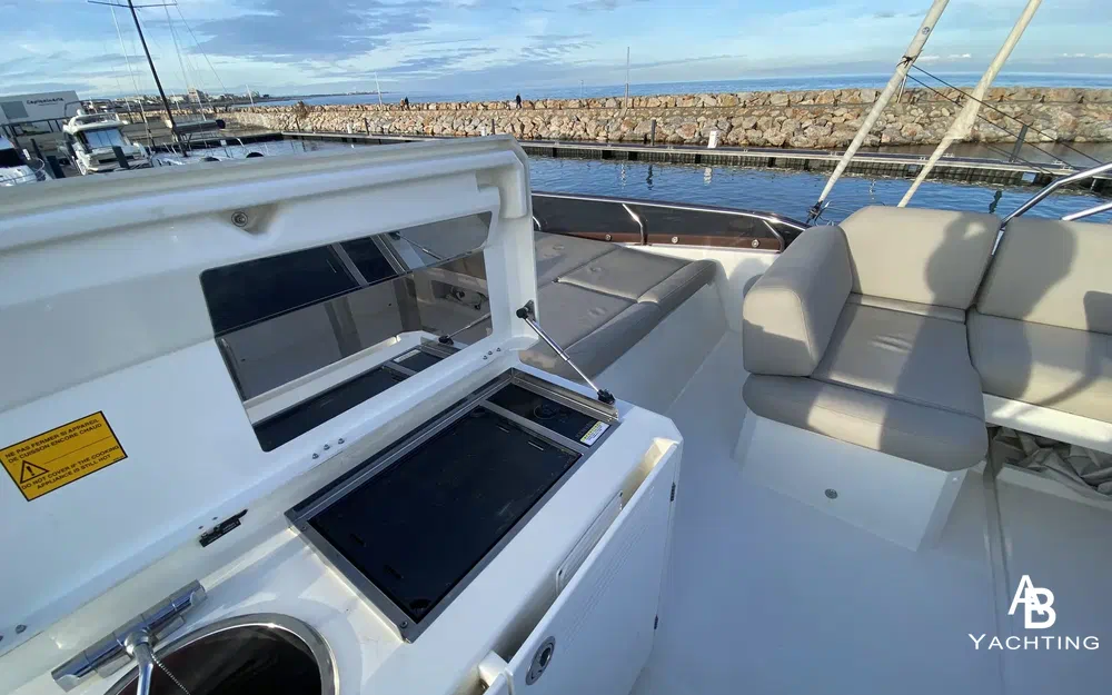 slider 17 Prestige Yachts 520 Fly