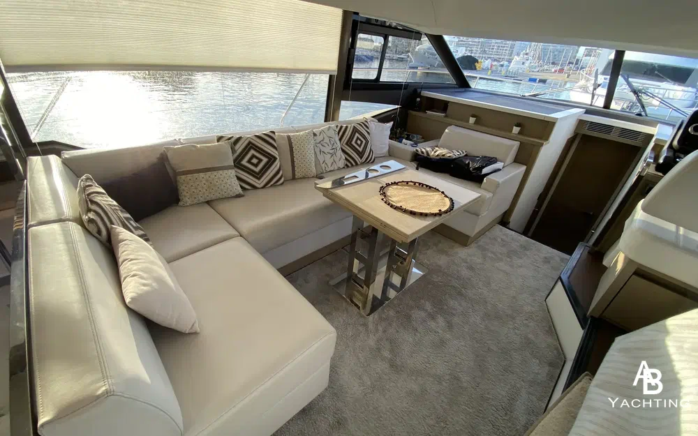 slider 7 Prestige Yachts 520 Fly
