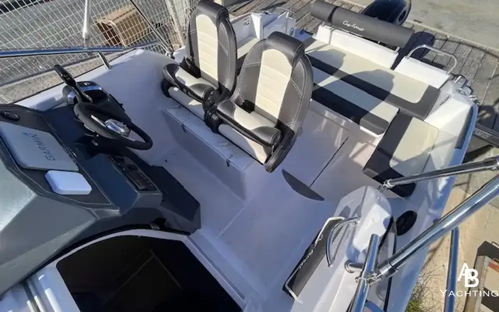 slider 4 B2 Marine Cap Ferret 752 Cruiser