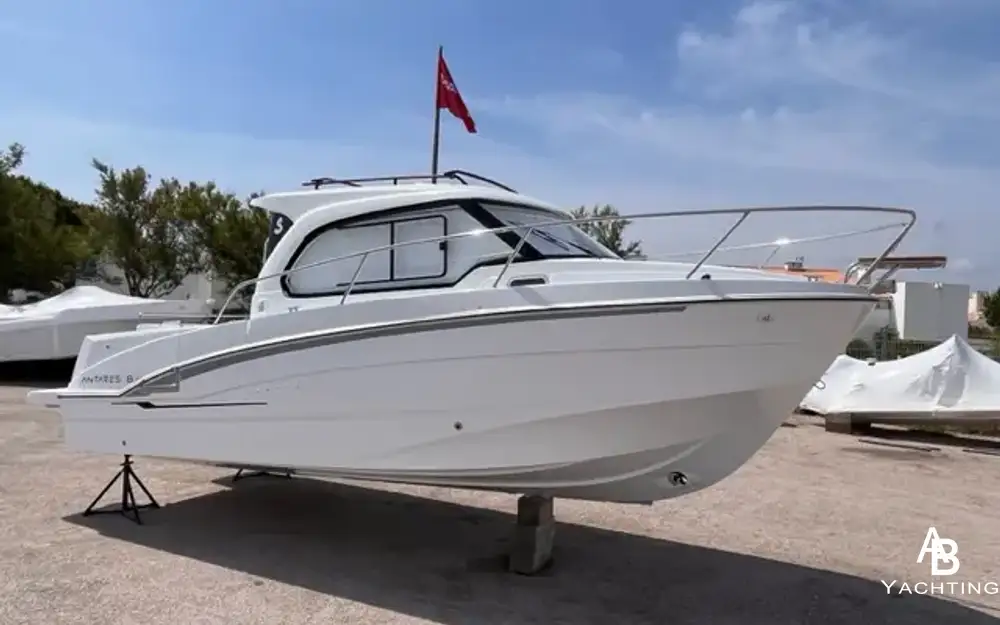 slider 0 Beneteau Antares 8 OB V2