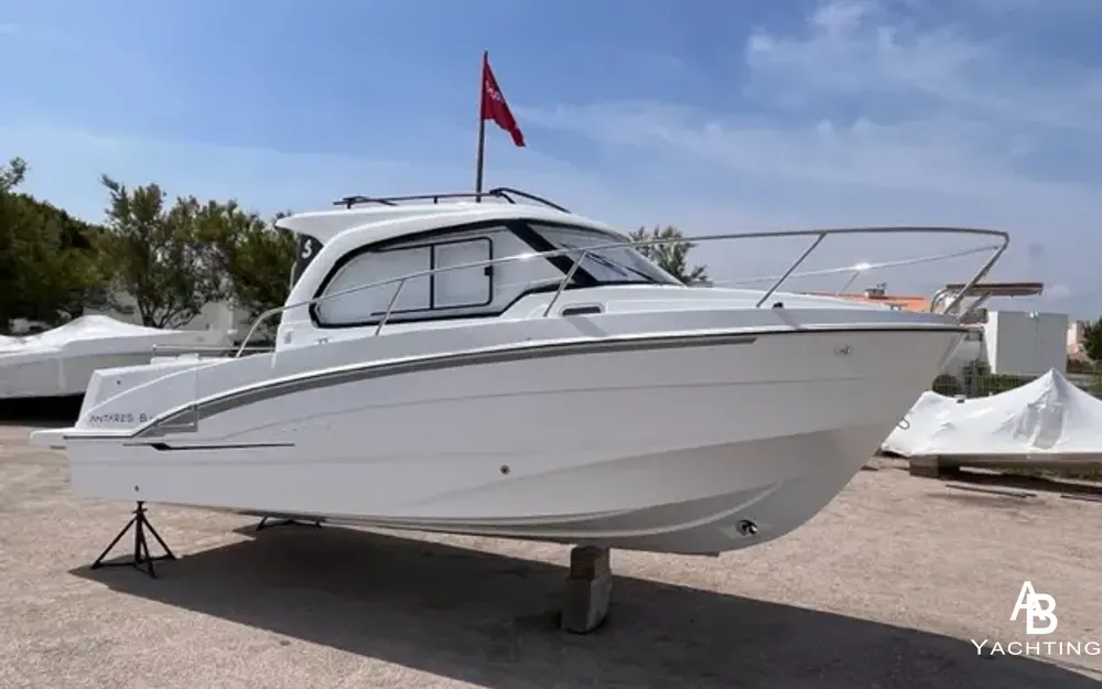 slider 0 Beneteau Antares 8 OB V2 - null