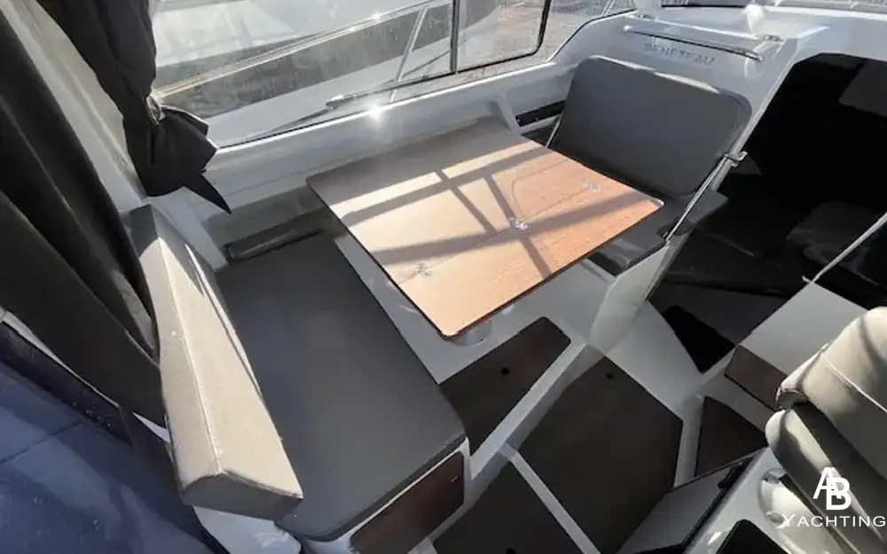 slider 11 Beneteau Antares 8 OB V2