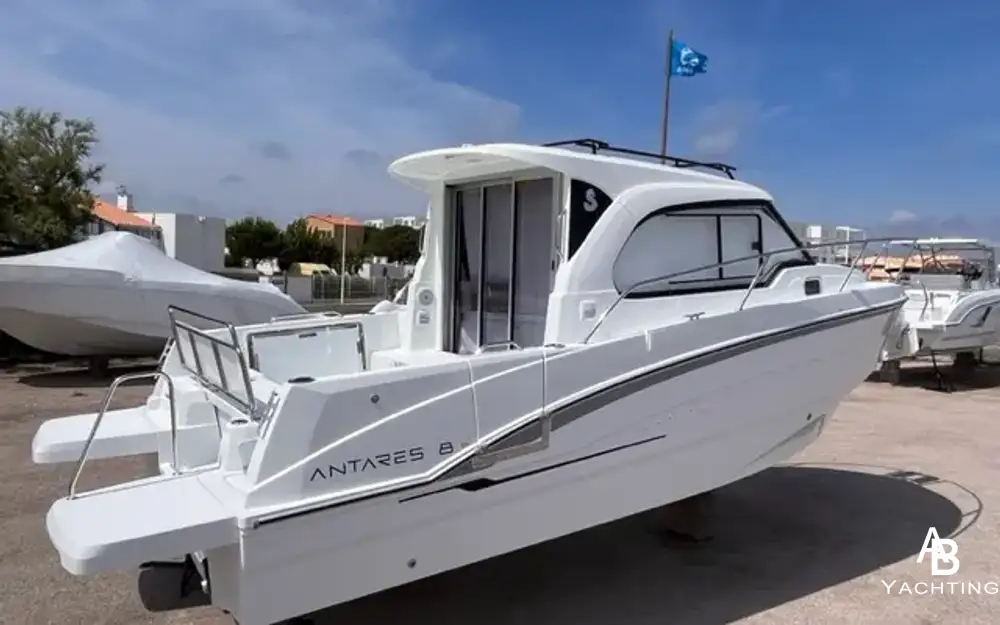 slider 1 Beneteau Antares 8 OB V2