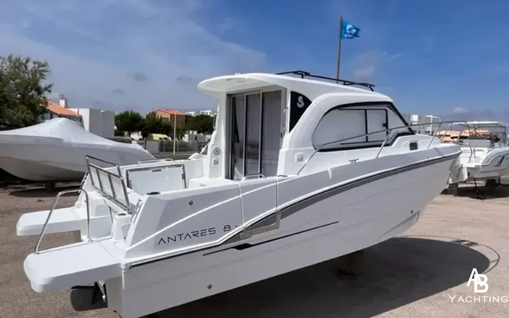 slider 1 Beneteau Antares 8 OB V2 - null